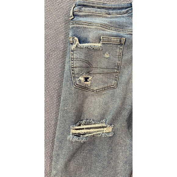 AMERICAN EAGLE High Rise Distressed Mom Jeans Size  2 Short - Picture 9 of 13
